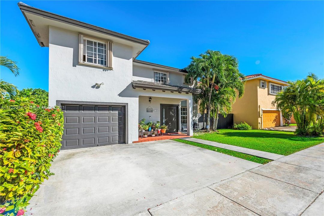 Recently Sold: $615,000 (4 beds, 2 baths, 1783 Square Feet)