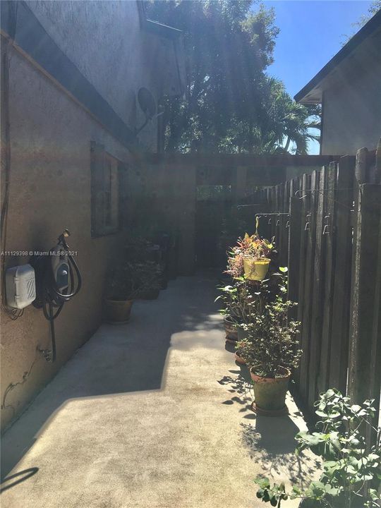 Recently Sold: $397,000 (2 beds, 3 baths, 1914 Square Feet)