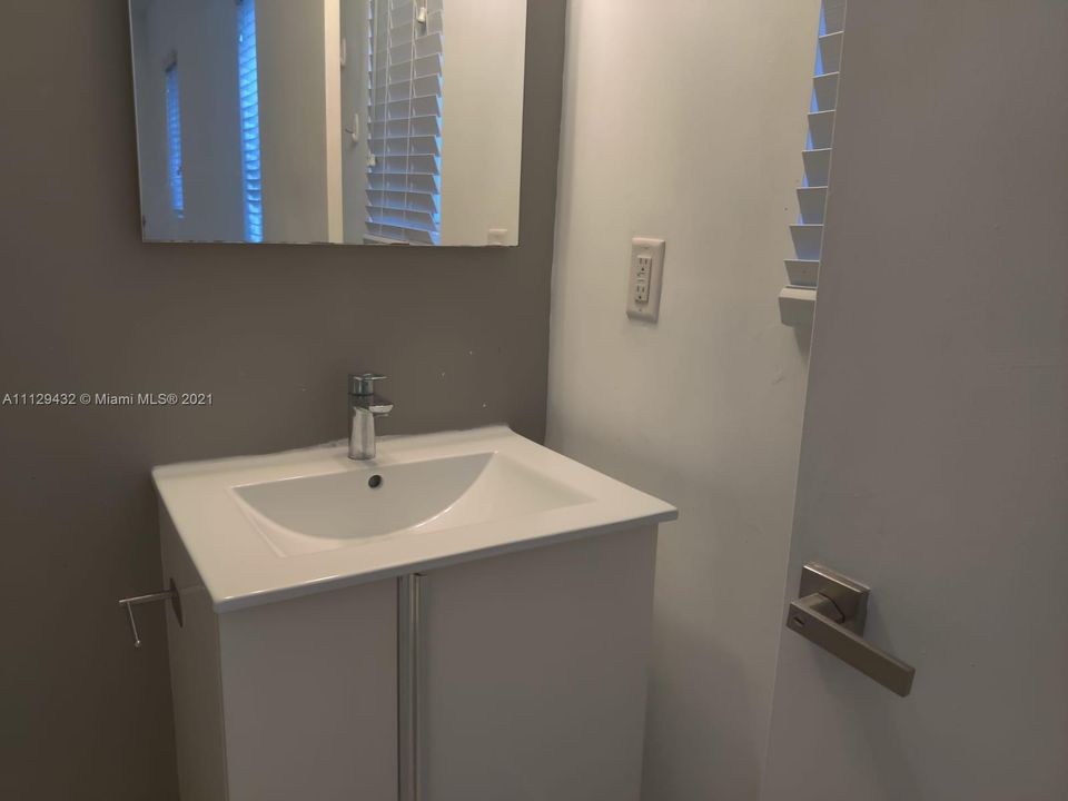 Recently Rented: $1,680 (1 beds, 1 baths, 475 Square Feet)