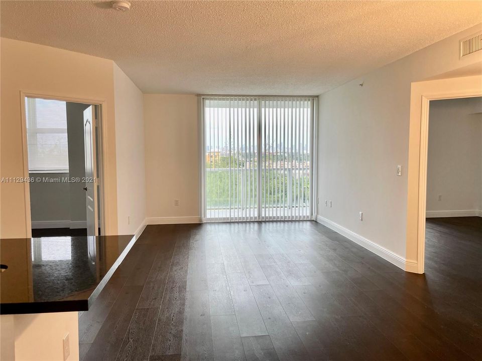 Recently Rented: $2,300 (2 beds, 2 baths, 922 Square Feet)