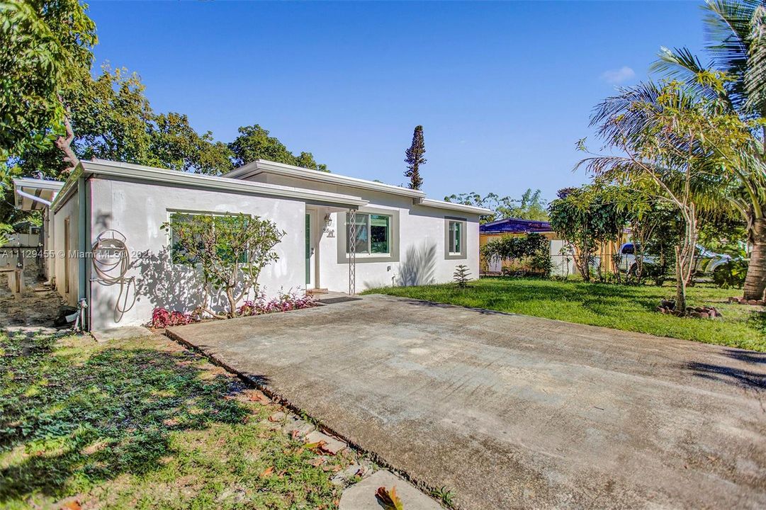 Recently Sold: $459,000 (3 beds, 2 baths, 1341 Square Feet)