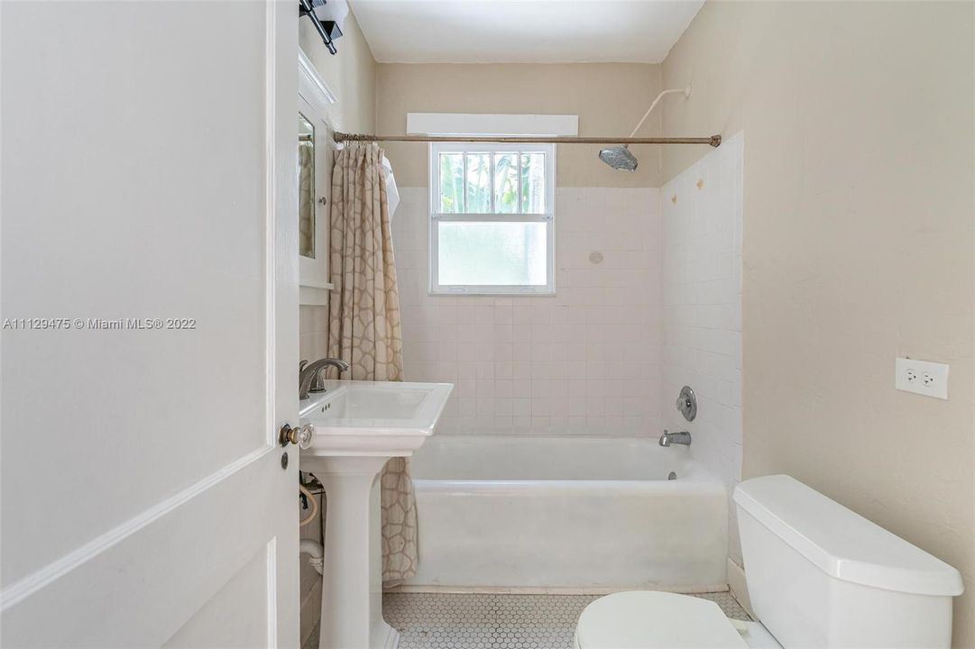 最近售出: $599,900 (0 贝兹, 0 浴室, 3808 平方英尺)