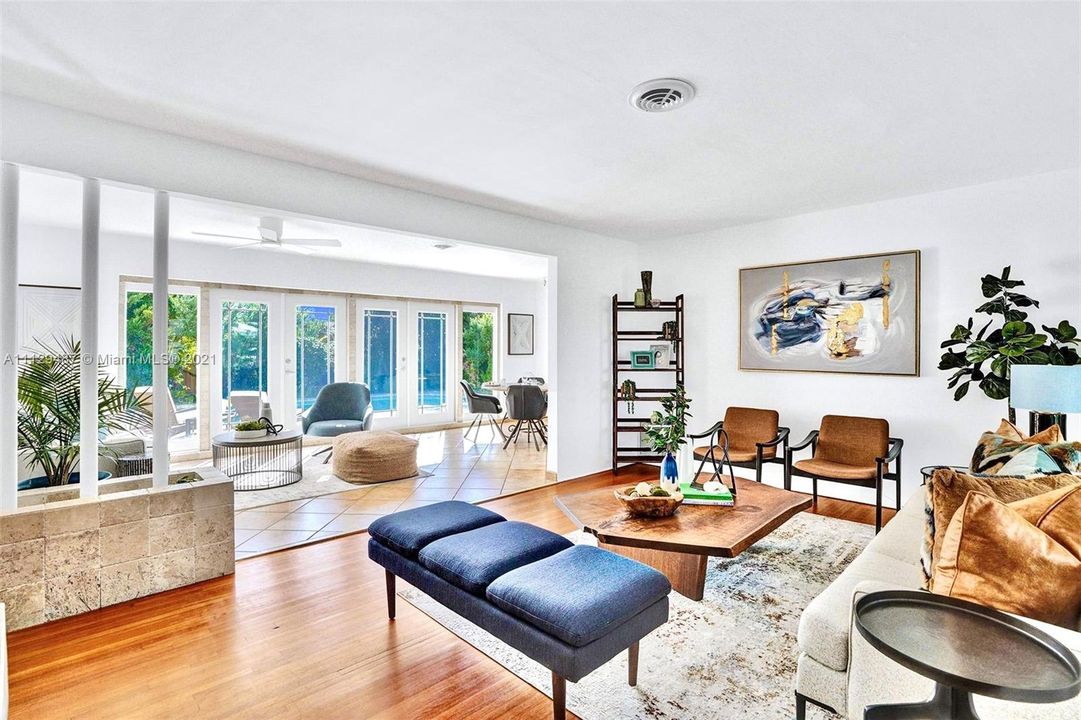 Recently Sold: $1,275,000 (3 beds, 2 baths, 1632 Square Feet)
