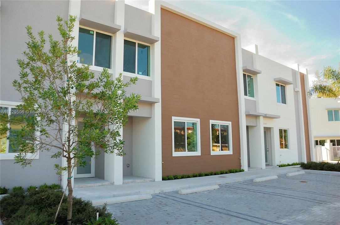 Recently Rented: $2,500 (2 beds, 2 baths, 1200 Square Feet)