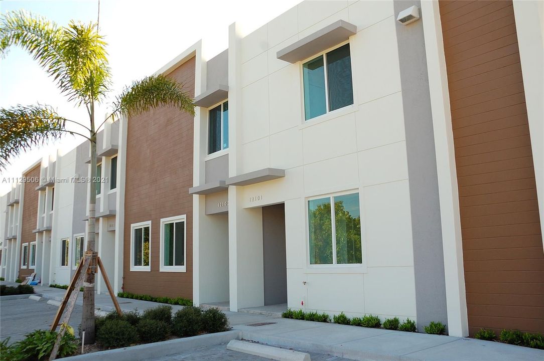 Recently Rented: $2,500 (2 beds, 2 baths, 1200 Square Feet)