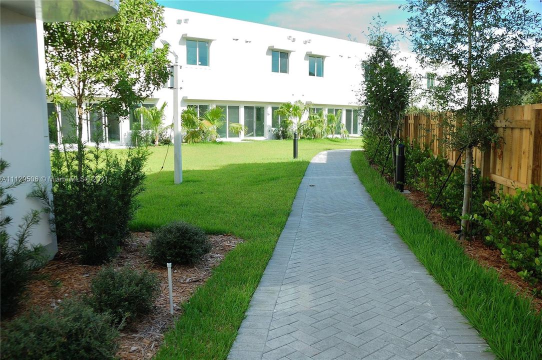 Recently Rented: $2,500 (2 beds, 2 baths, 1200 Square Feet)