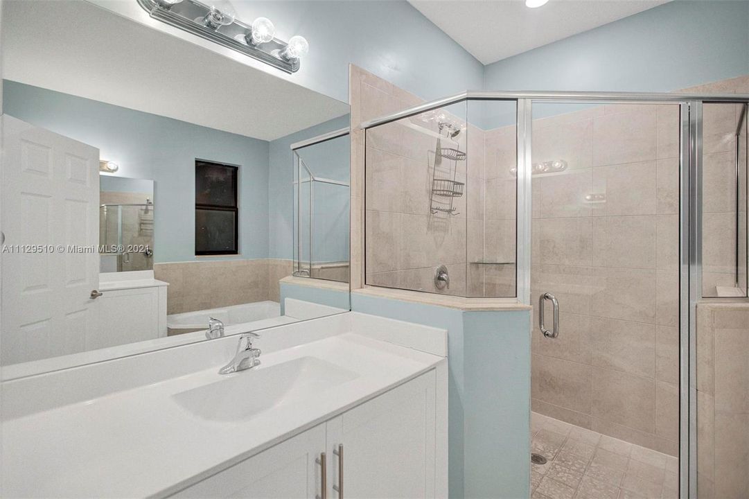 Недавно арендовано: $4,800 (5 спален, 4 ванн, 2833 Квадратных фут)