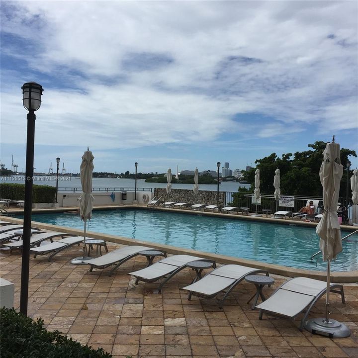 Recently Sold: $1,300,000 (2 beds, 2 baths, 1733 Square Feet)