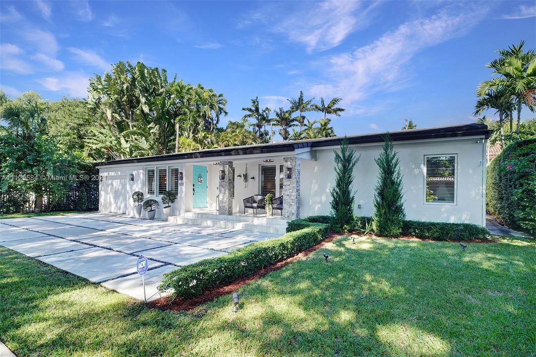 Recently Sold: $1,595,000 (4 beds, 3 baths, 2556 Square Feet)