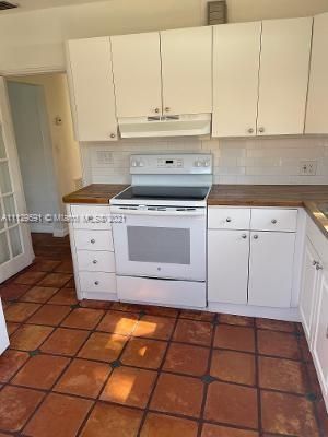 Recently Rented: $2,950 (2 beds, 1 baths, 1053 Square Feet)