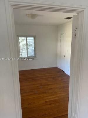 Recently Rented: $2,950 (2 beds, 1 baths, 1053 Square Feet)