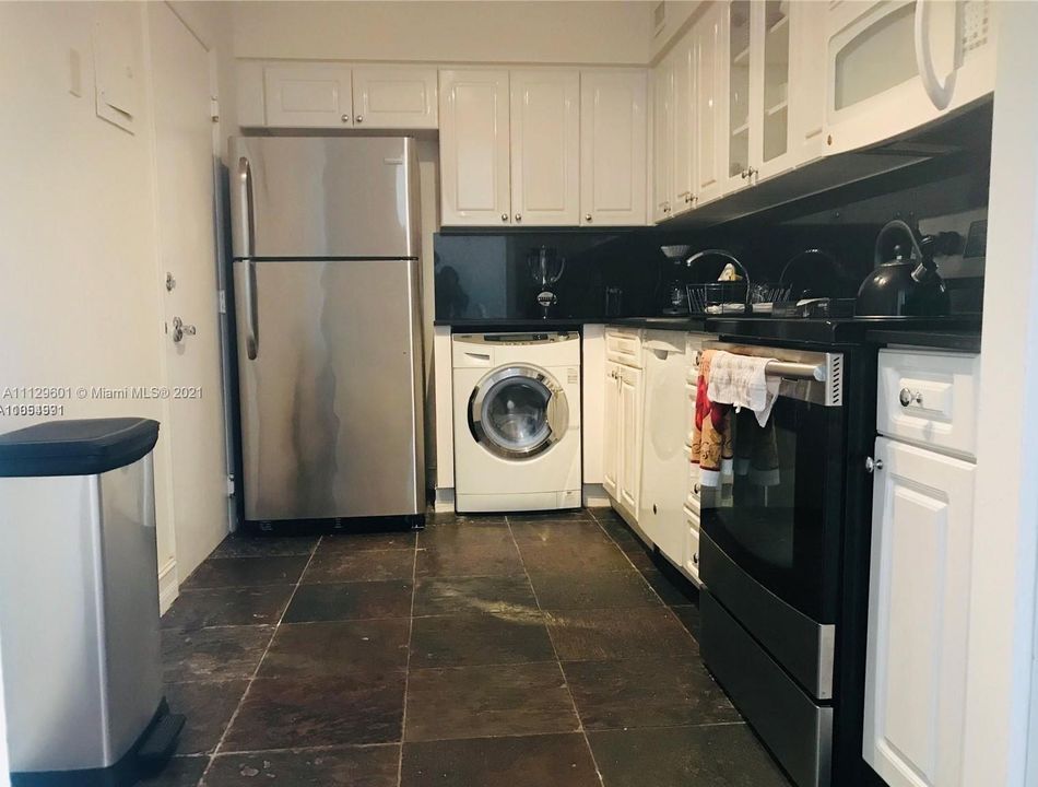 Recently Rented: $3,000 (1 beds, 1 baths, 910 Square Feet)