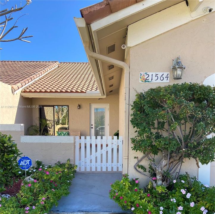 Recently Sold: $449,000 (3 beds, 2 baths, 1286 Square Feet)