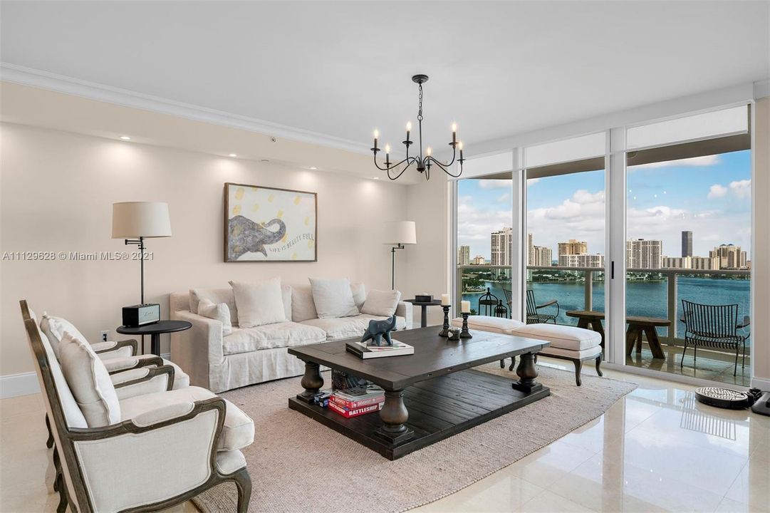 Recently Sold: $1,695,000 (4 beds, 4 baths, 3464 Square Feet)