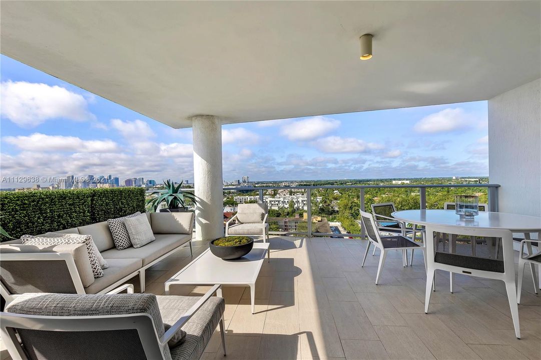 Recently Sold: $1,900,000 (2 beds, 2 baths, 2314 Square Feet)