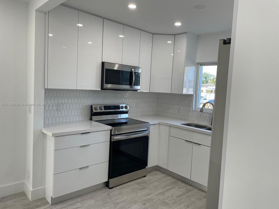 Recently Sold: $589,000 (2 beds, 1 baths, 1080 Square Feet)