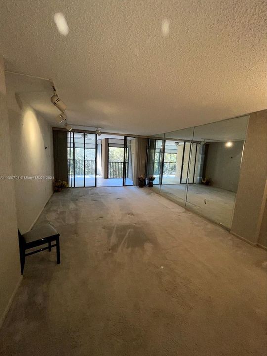 Recently Sold: $255,000 (2 beds, 2 baths, 1383 Square Feet)