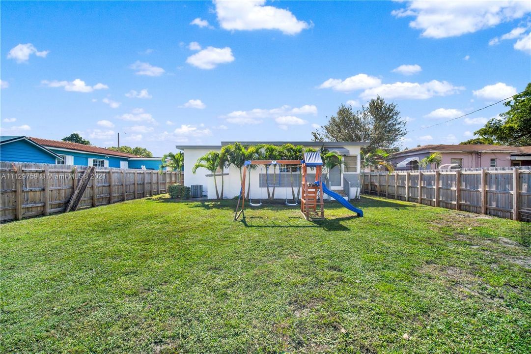 Recently Sold: $399,000 (3 beds, 2 baths, 1302 Square Feet)