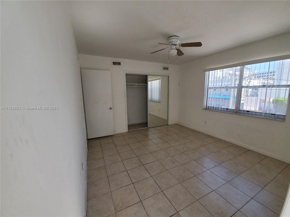 Recently Rented: $1,400 (1 beds, 1 baths, 560 Square Feet)