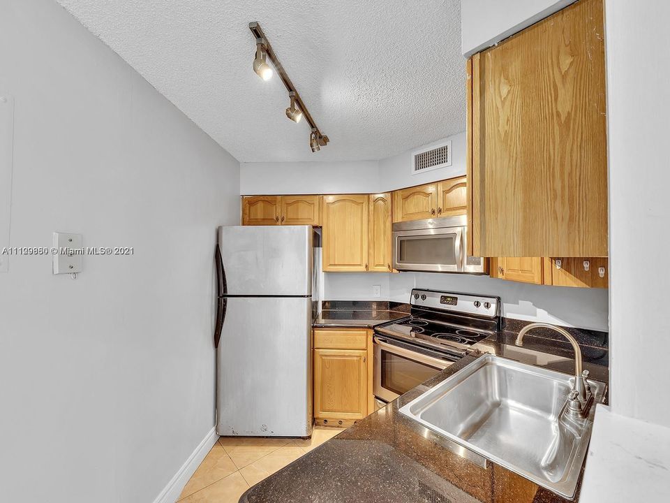 Recently Rented: $1,600 (2 beds, 2 baths, 890 Square Feet)