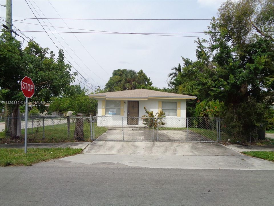 Recientemente alquilado: $1,950 (3 camas, 1 baños, 1025 Pies cuadrados)
