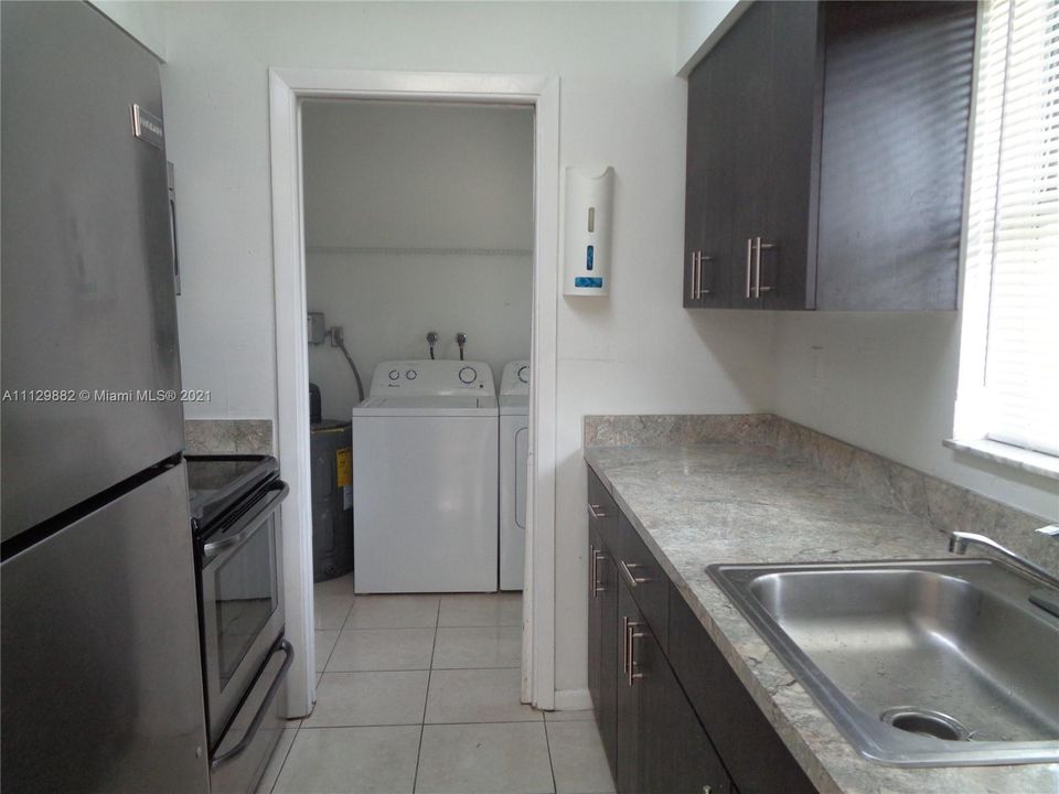 Recientemente alquilado: $1,950 (3 camas, 1 baños, 1025 Pies cuadrados)