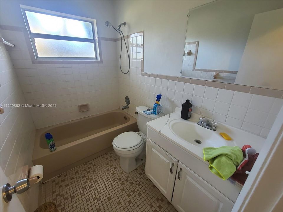 Recientemente alquilado: $1,950 (3 camas, 1 baños, 1025 Pies cuadrados)