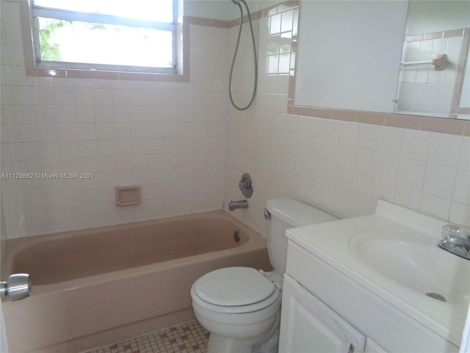 Recientemente alquilado: $1,950 (3 camas, 1 baños, 1025 Pies cuadrados)
