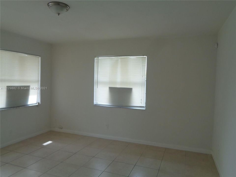 Recientemente alquilado: $1,950 (3 camas, 1 baños, 1025 Pies cuadrados)