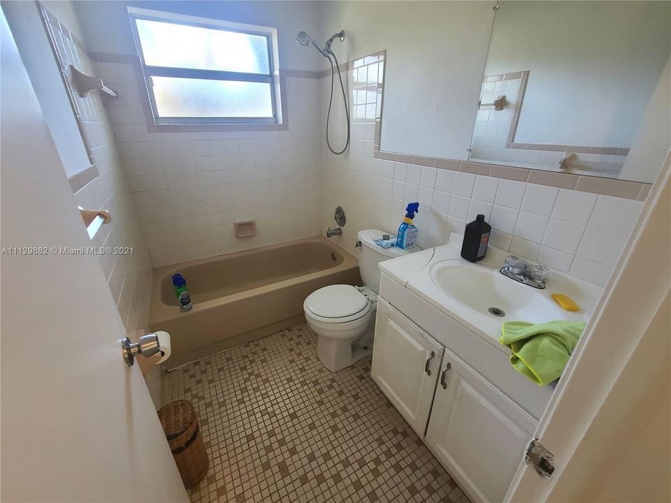 Recientemente alquilado: $1,950 (3 camas, 1 baños, 1025 Pies cuadrados)