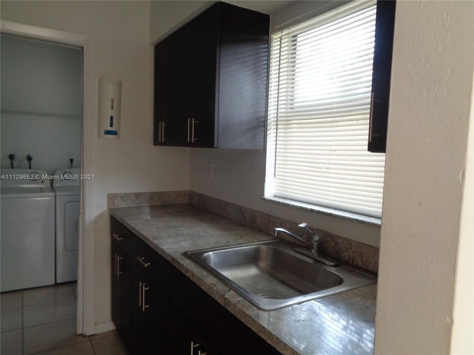 Recientemente alquilado: $1,950 (3 camas, 1 baños, 1025 Pies cuadrados)
