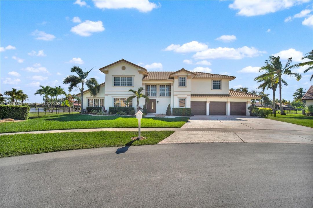 Recently Sold: $825,000 (5 beds, 4 baths, 3233 Square Feet)