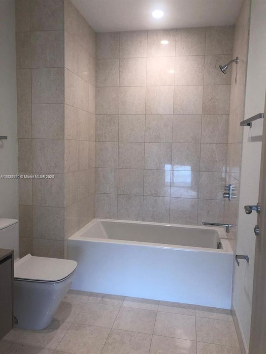 Недавно арендовано: $9,000 (2 спален, 2 ванн, 1369 Квадратных фут)