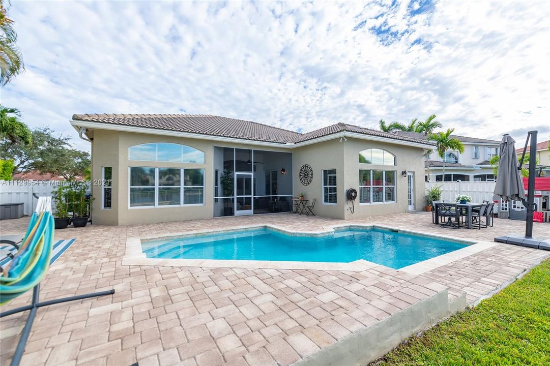 Recently Sold: $695,000 (4 beds, 2 baths, 2392 Square Feet)