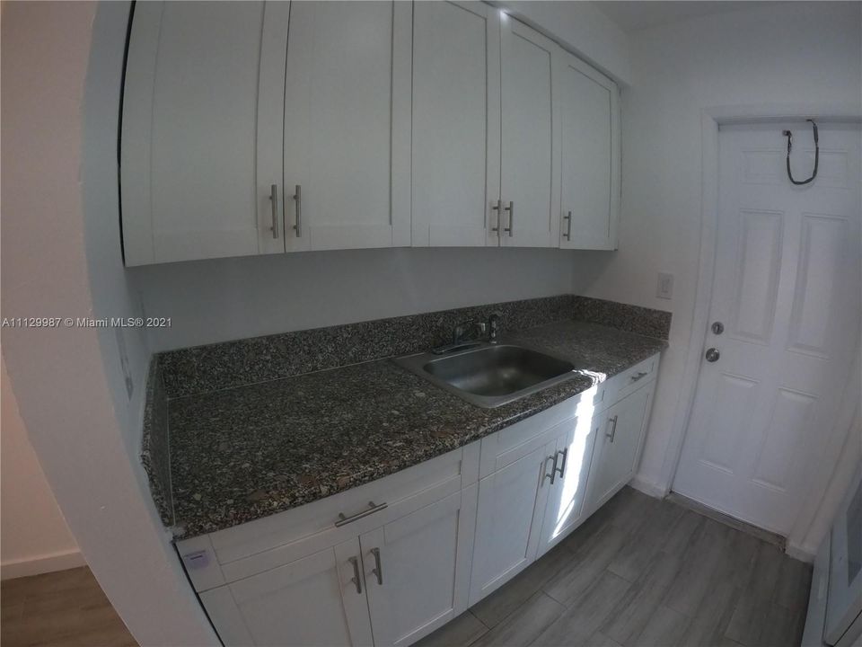 Recently Rented: $1,650 (1 beds, 1 baths, 700 Square Feet)