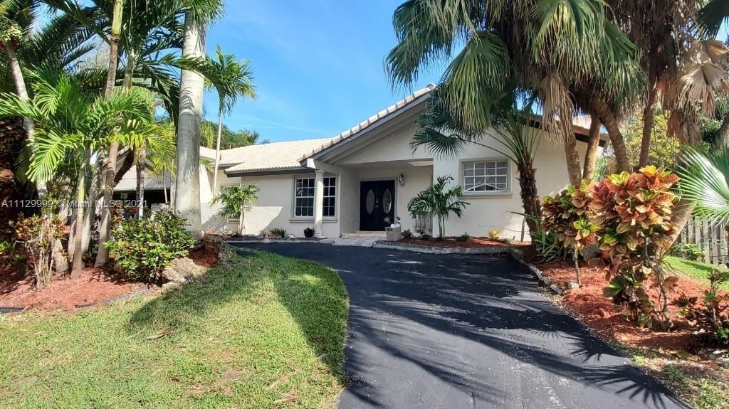 Recently Sold: $699,900 (4 beds, 3 baths, 2593 Square Feet)