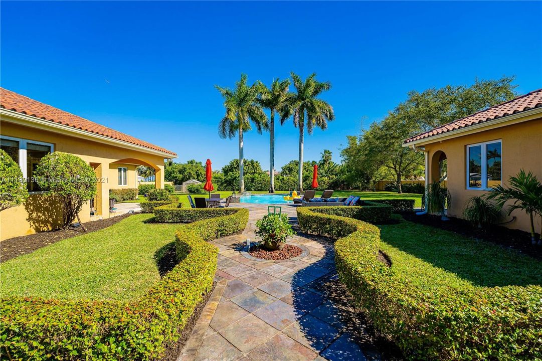 Recently Sold: $1,849,000 (6 beds, 6 baths, 4520 Square Feet)