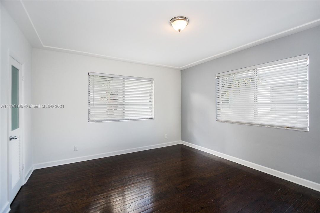 Recently Sold: $275,000 (1 beds, 1 baths, 805 Square Feet)