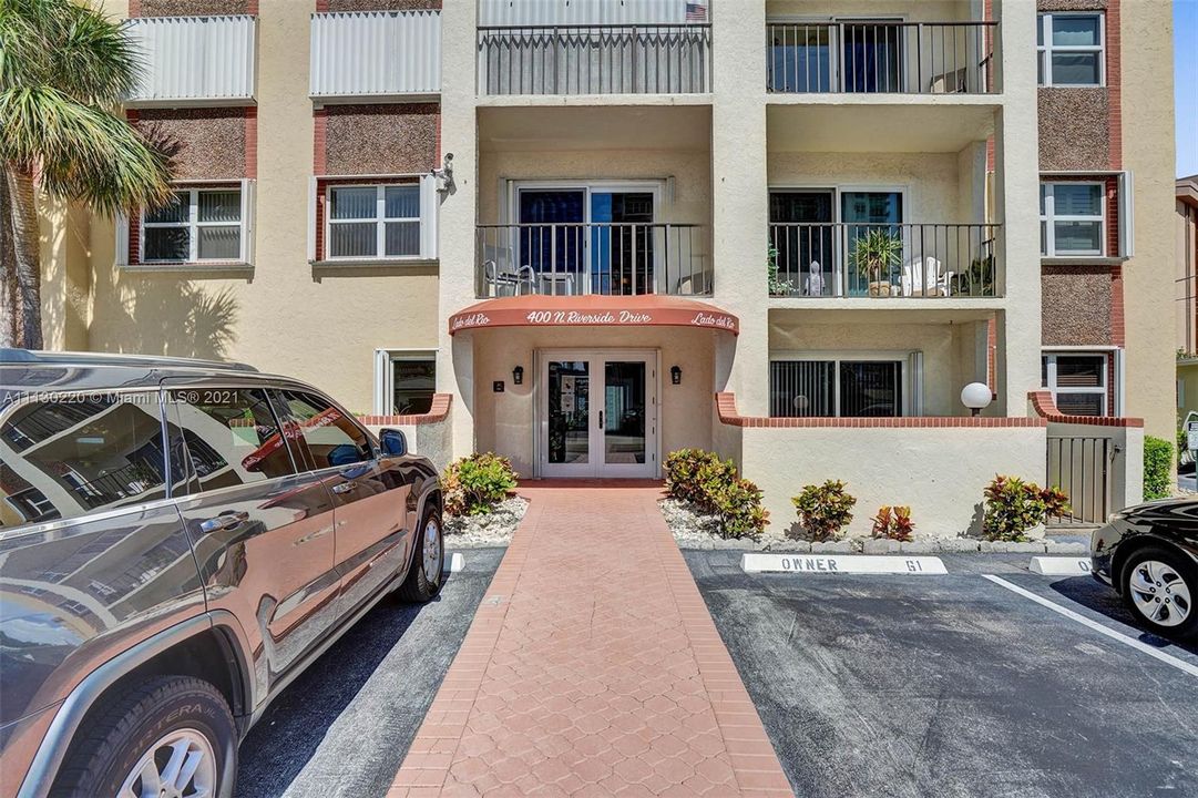 Recently Sold: $349,000 (2 beds, 2 baths, 990 Square Feet)