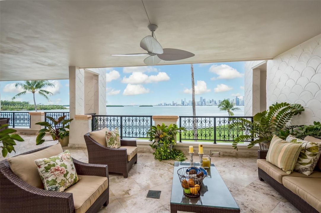 Recently Sold: $2,850,000 (2 beds, 3 baths, 1950 Square Feet)