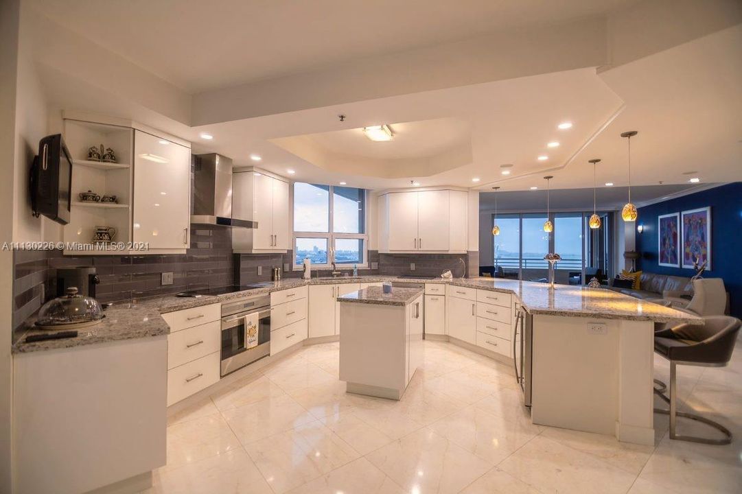 Recently Sold: $1,850,000 (3 beds, 2 baths, 2224 Square Feet)