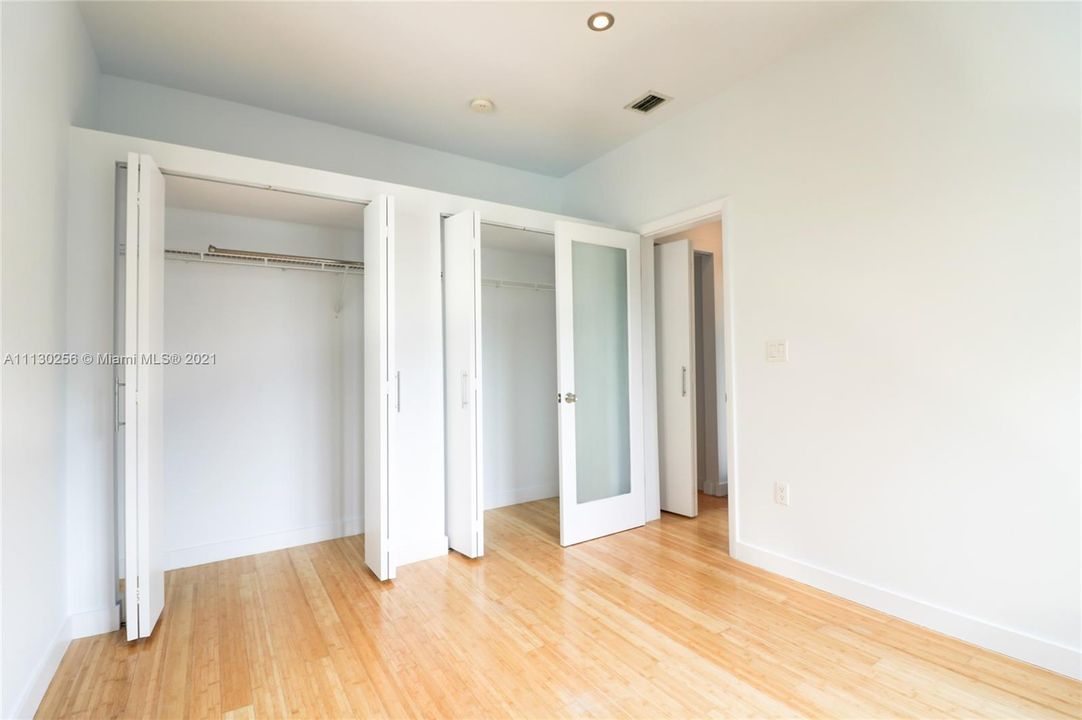 Recently Sold: $250,000 (1 beds, 1 baths, 598 Square Feet)