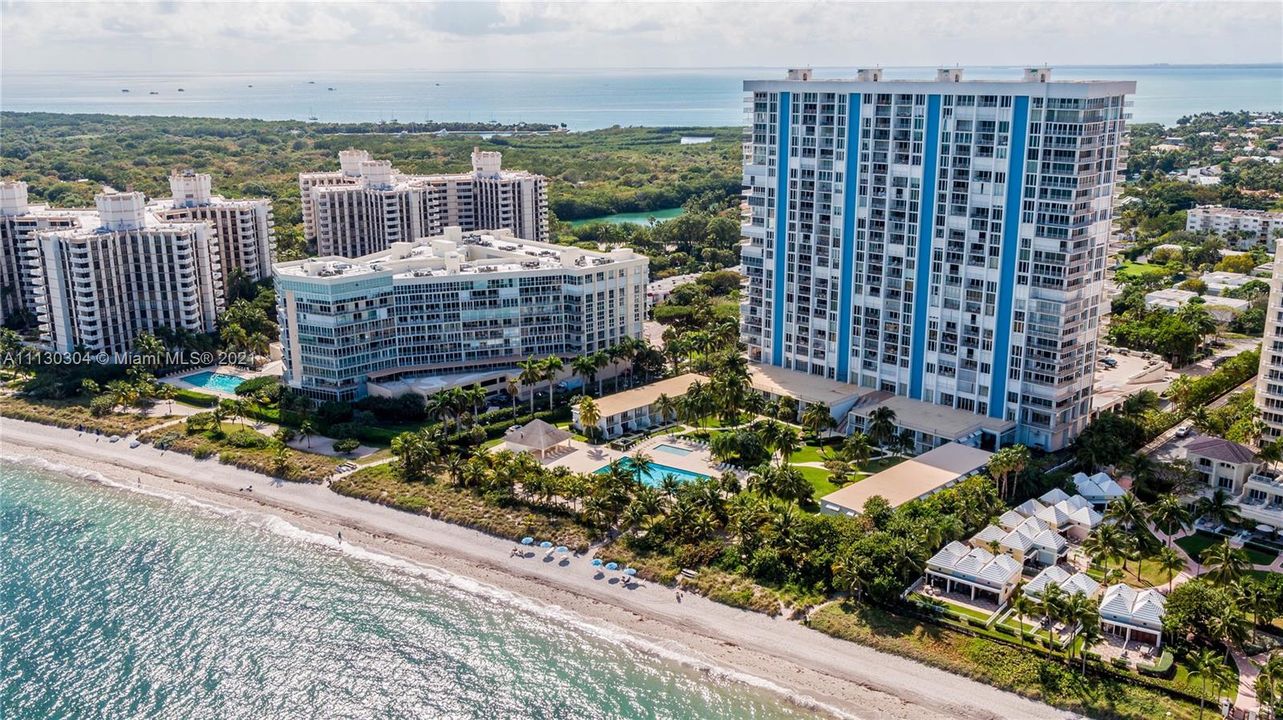 Recently Rented: $5,900 (2 beds, 2 baths, 1042 Square Feet)