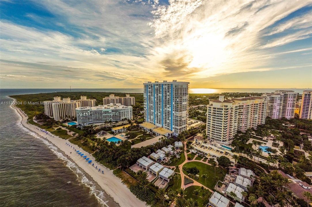 Recently Rented: $5,900 (2 beds, 2 baths, 1042 Square Feet)