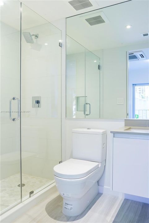 Recently Rented: $5,900 (2 beds, 2 baths, 1042 Square Feet)