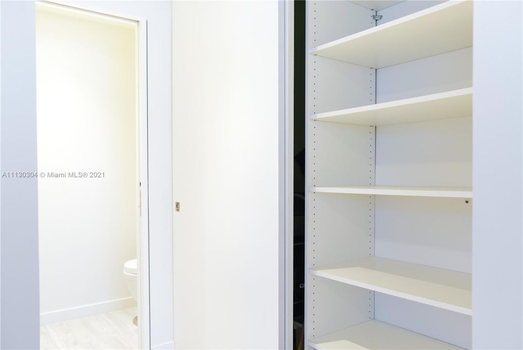 Recently Rented: $5,900 (2 beds, 2 baths, 1042 Square Feet)