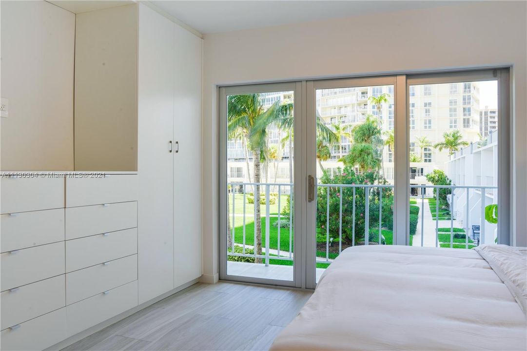 Recently Rented: $5,900 (2 beds, 2 baths, 1042 Square Feet)