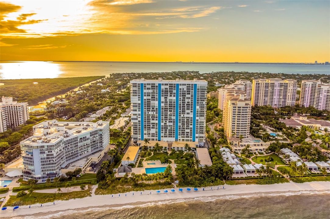Recently Rented: $5,900 (2 beds, 2 baths, 1042 Square Feet)