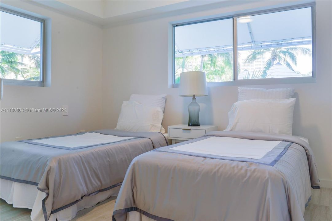 Recently Rented: $5,900 (2 beds, 2 baths, 1042 Square Feet)