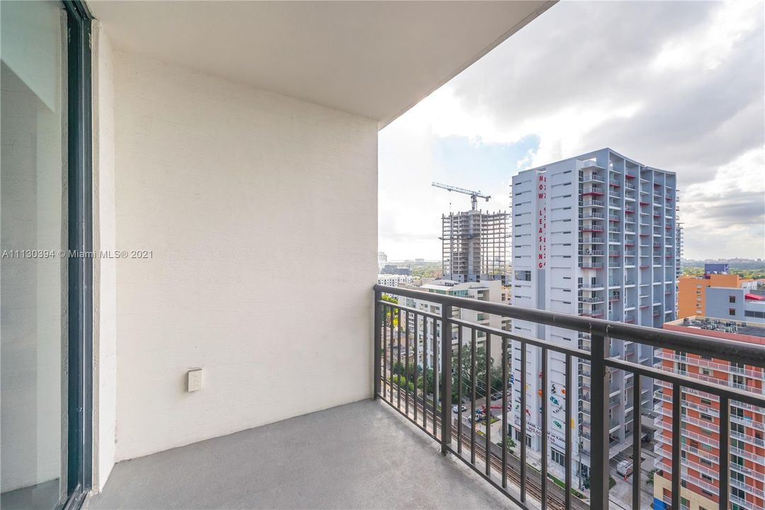 Recently Sold: $520,000 (2 beds, 2 baths, 1373 Square Feet)
